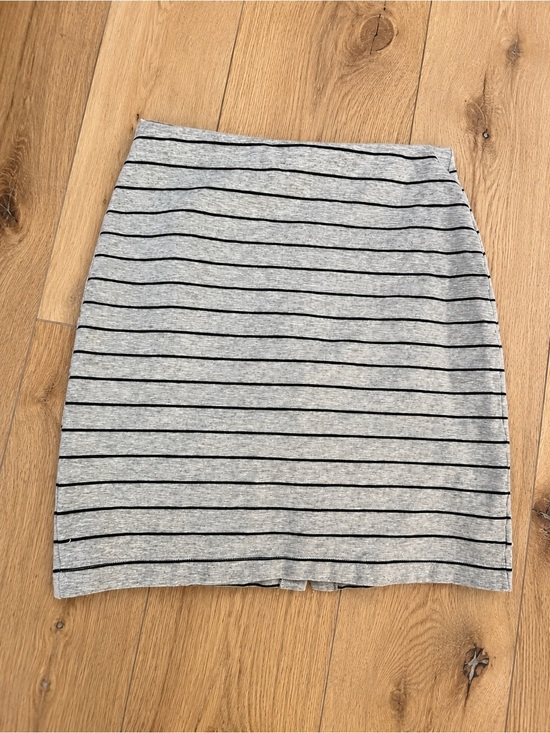 Banana Republic Dresses & Skirts - Banana Republic Gray & Black Striped Knit Skirt | Women’s Medium | Stretch Waist
